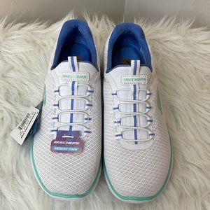 Sketchers womens sneakers color white size 7 1/2